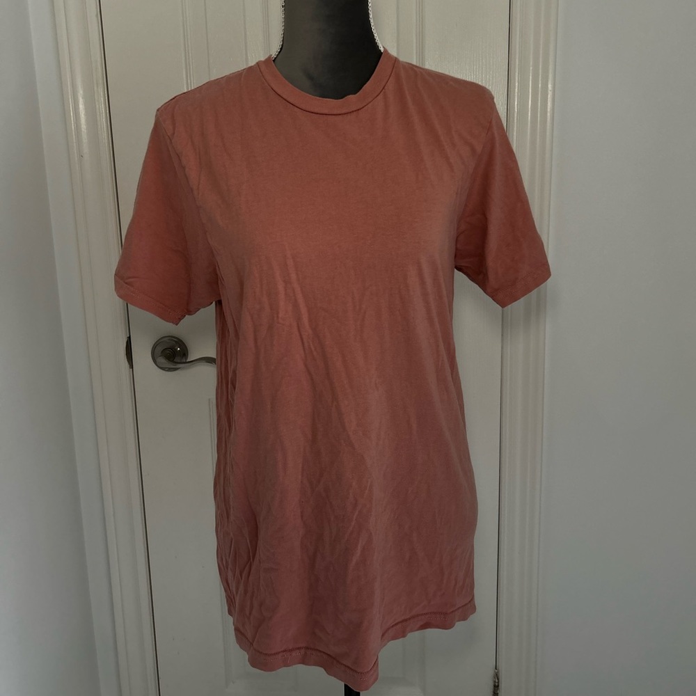 pink tshirt